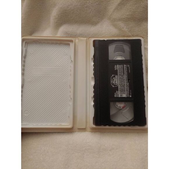 Disney's The Black Cauldron (VHS, 1998) - Picture 5 of 5